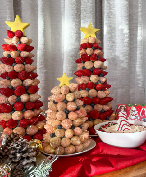 Christmas Strawberry & Pineberry Cake Dipping Snack Tree