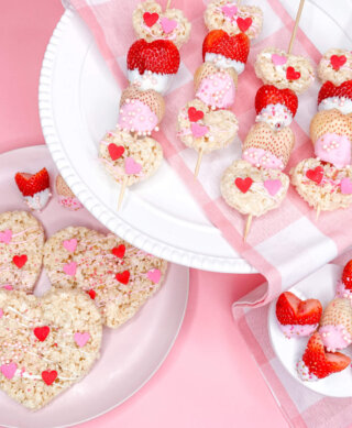 Stawberry & Pineberry Rice Crisy Skewers