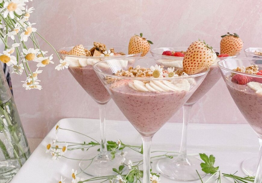 Smoothie Bowls in a Martini glass