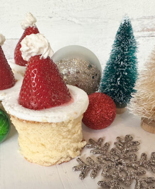 Wish Farms Easy Strawberry Hat Cakes -No Bake!
